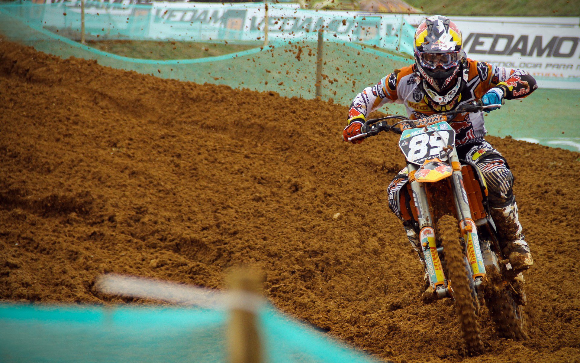 ky体育娱乐-“荒野狂飙：沙丘上演的生死极速追逐”，荒野赛车狂飙